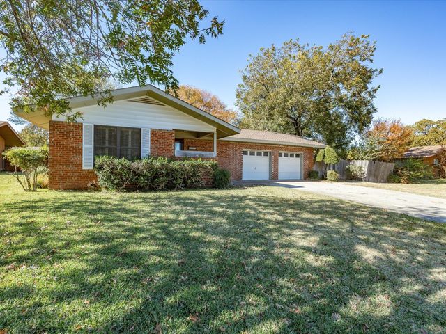 1104 Coffield Street, Bowie, TX 76230