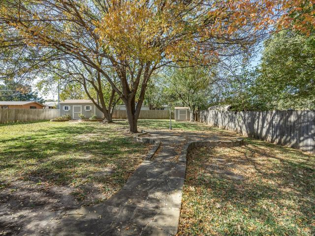 1104 Coffield Street, Bowie, TX 76230