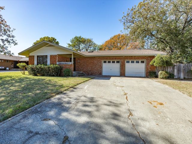 1104 Coffield Street, Bowie, TX 76230