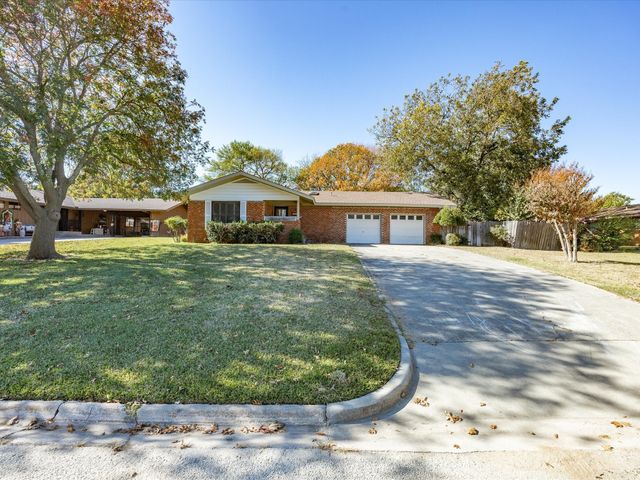 1104 Coffield Street, Bowie, TX 76230