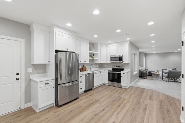 10332 S SALMON DR, South Jordan, UT 84009