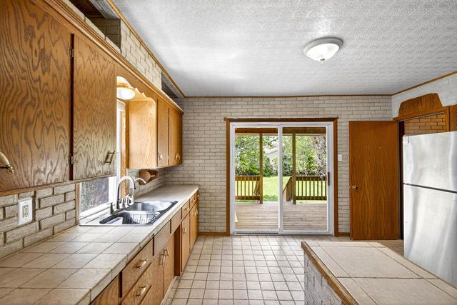 355 OAK STREET, Menasha, WI 54952