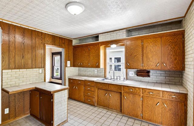 355 OAK STREET, Menasha, WI 54952