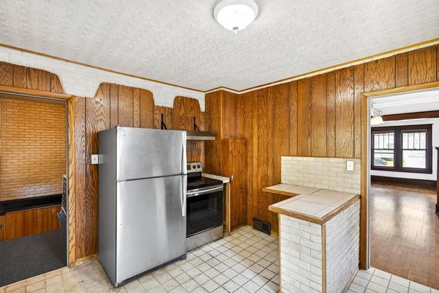355 OAK STREET, Menasha, WI 54952