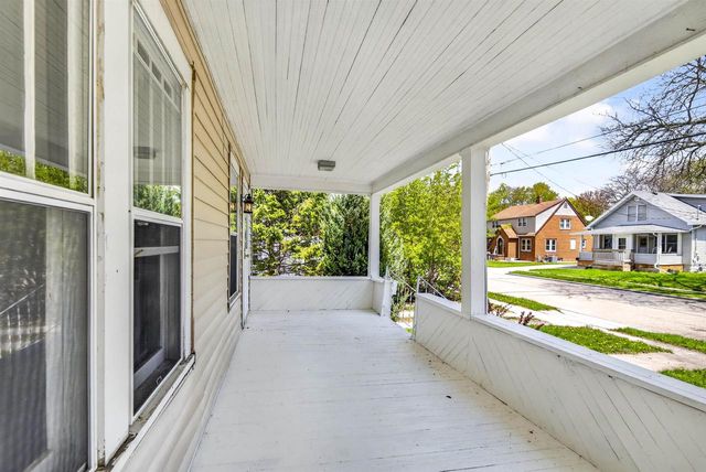 355 OAK STREET, Menasha, WI 54952