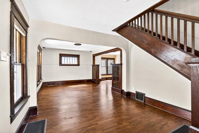 355 OAK STREET, Menasha, WI 54952