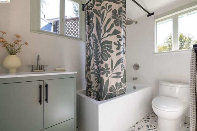 943 Glendome Circle, Oakland, CA 94602