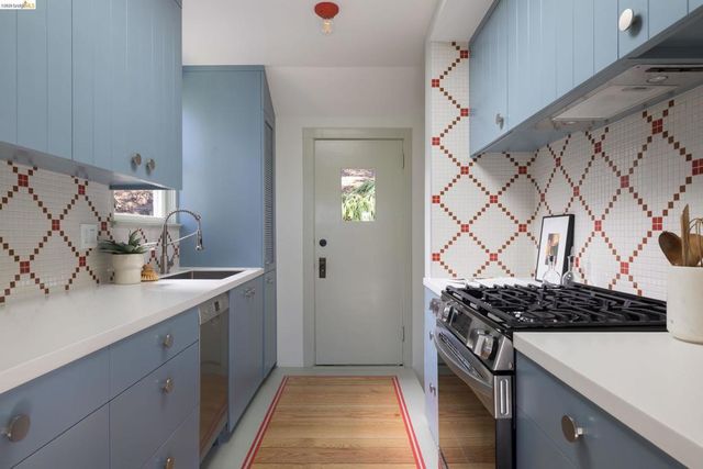 943 Glendome Circle, Oakland, CA 94602