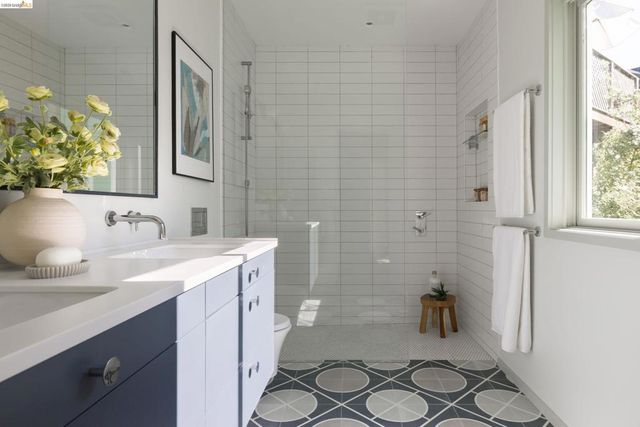 943 Glendome Circle, Oakland, CA 94602