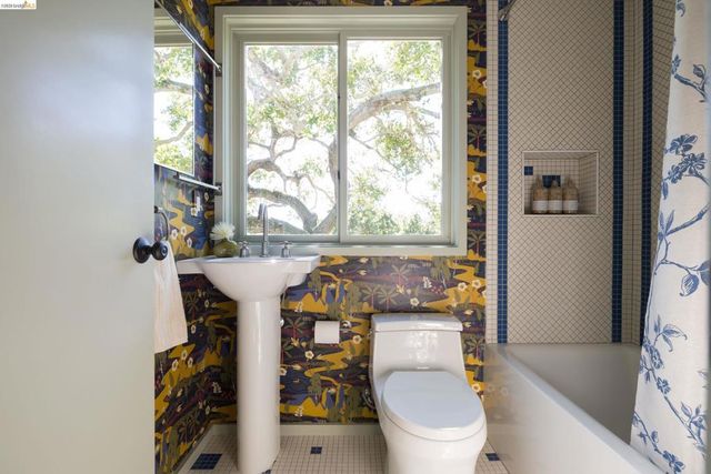 943 Glendome Circle, Oakland, CA 94602