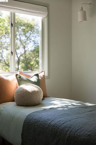 943 Glendome Circle, Oakland, CA 94602