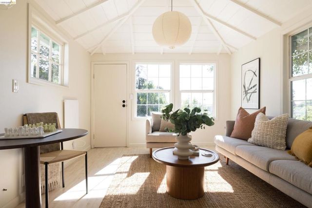 943 Glendome Circle, Oakland, CA 94602