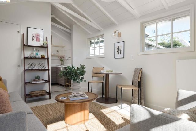 943 Glendome Circle, Oakland, CA 94602