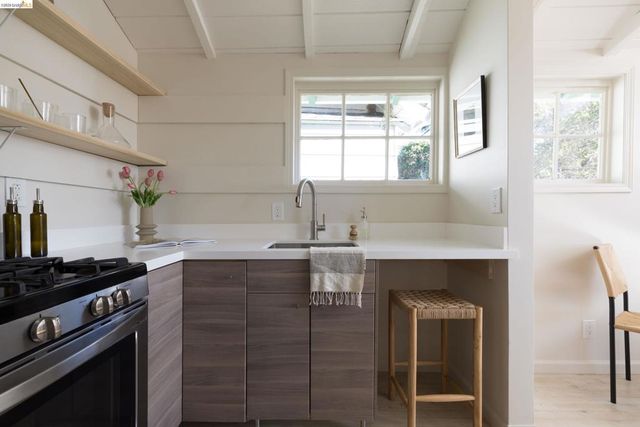 943 Glendome Circle, Oakland, CA 94602