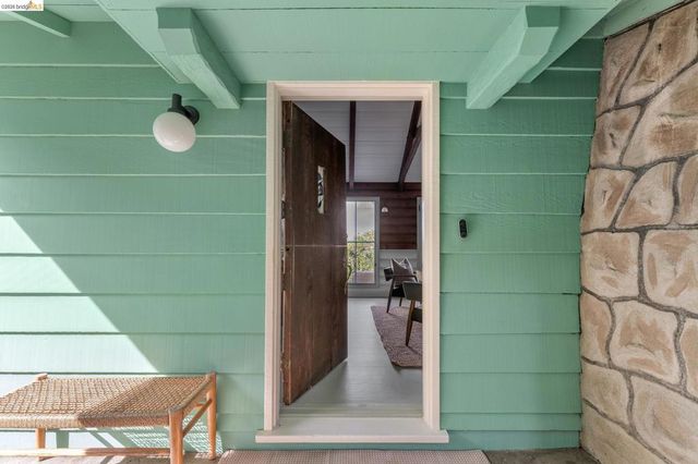 943 Glendome Circle, Oakland, CA 94602