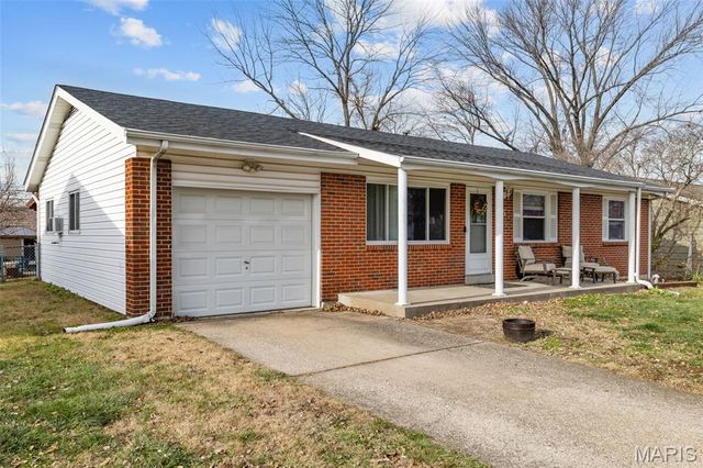 5 Saint Mark Drive, St Peters, MO 63376