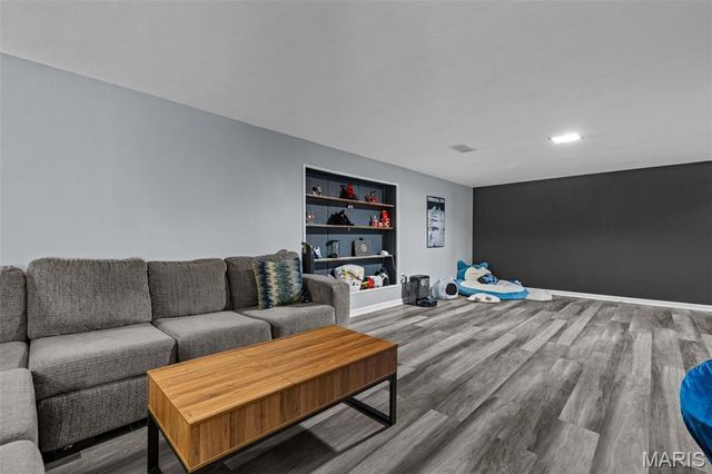 5 Saint Mark Drive, St Peters, MO 63376