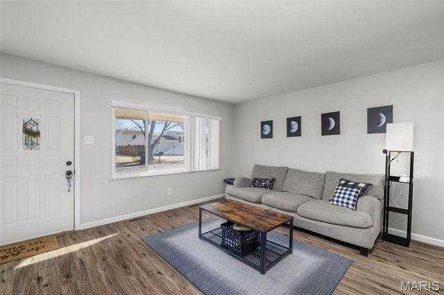 5 Saint Mark Drive, St Peters, MO 63376