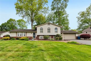 7972 Glen Oaks Drive NE, Howland, OH 44484