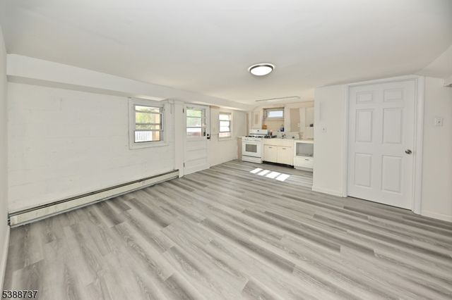 47 Myrtle Ave, Clifton City, NJ 07014