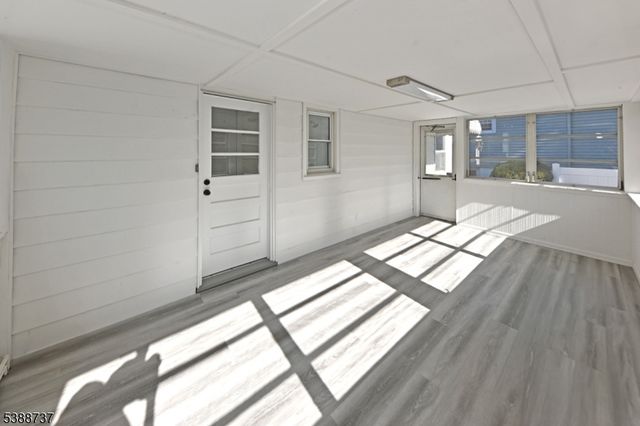 47 Myrtle Ave, Clifton City, NJ 07014