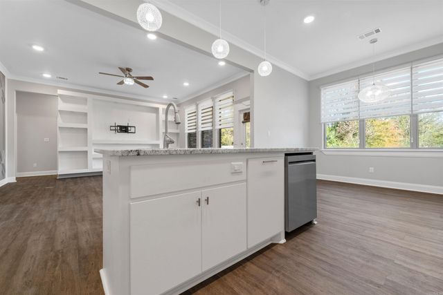 7926 S Shoreline Boulevard, Benton, AR 72019