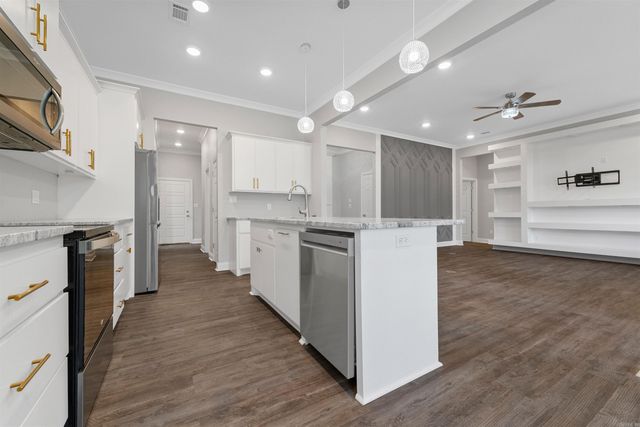 7926 S Shoreline Boulevard, Benton, AR 72019