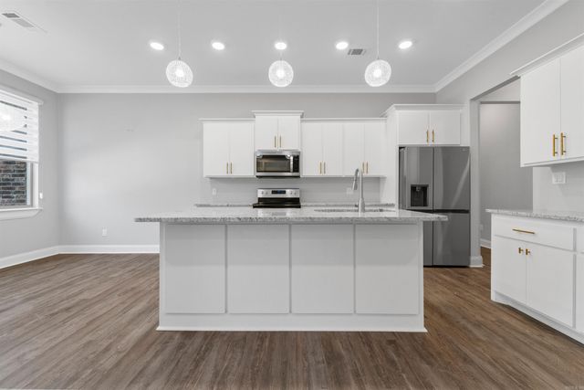 7926 S Shoreline Boulevard, Benton, AR 72019