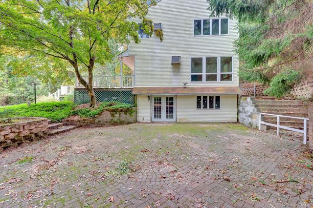 56 E Bartlett Road, Middle Island, NY 11953