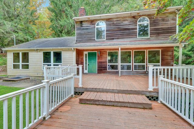 56 E Bartlett Road, Middle Island, NY 11953