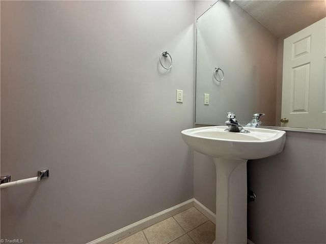 172 Cameron Way Circle, Winston-salem, NC 27103