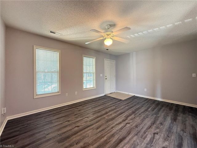 172 Cameron Way Circle, Winston-salem, NC 27103