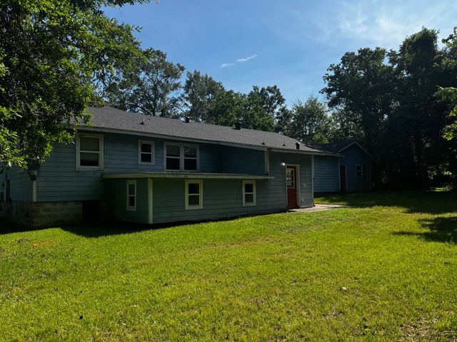 303 Petal Dr., Petal, MS 39465