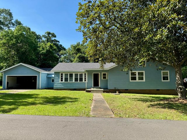 303 Petal Dr., Petal, MS 39465