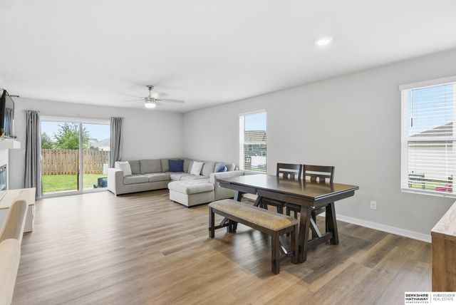 11615 Port Royal Drive, Papillion, NE 68046
