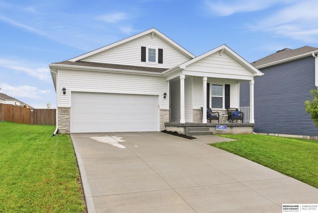 11615 Port Royal Drive, Papillion, NE 68046