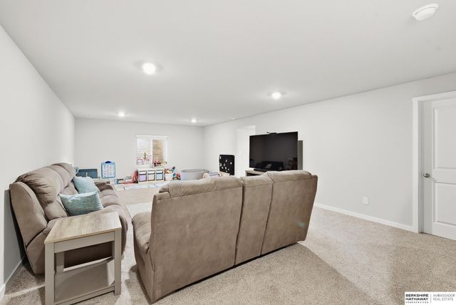 11615 Port Royal Drive, Papillion, NE 68046