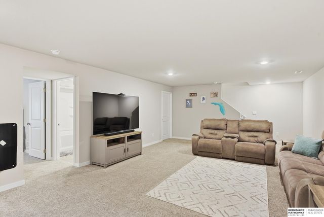 11615 Port Royal Drive, Papillion, NE 68046