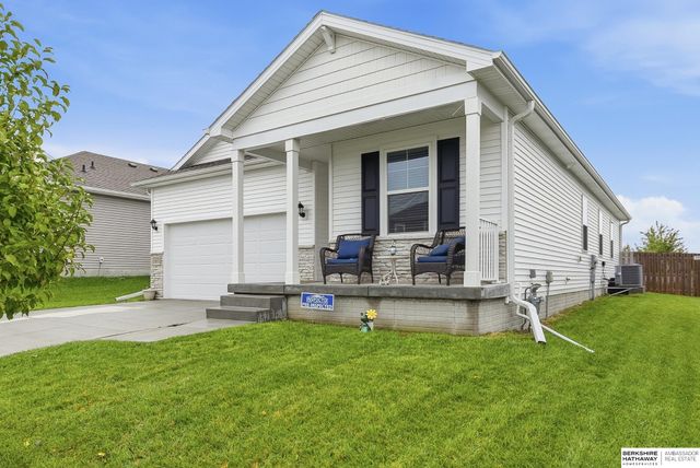 11615 Port Royal Drive, Papillion, NE 68046