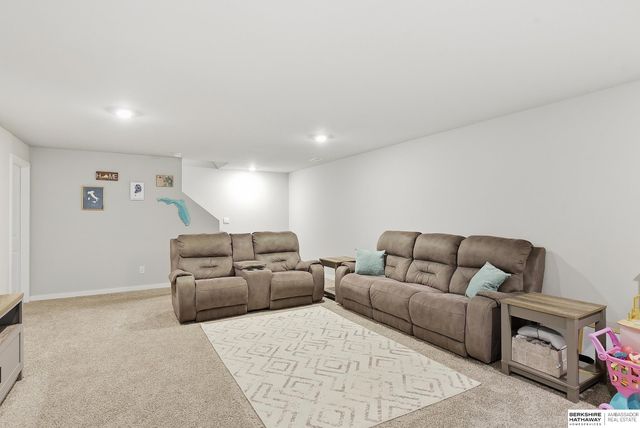 11615 Port Royal Drive, Papillion, NE 68046