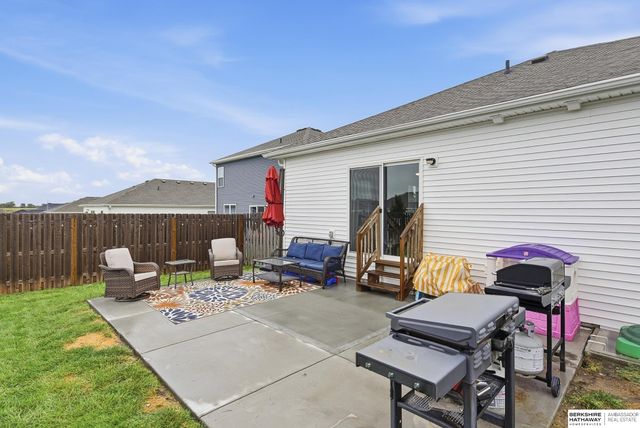 11615 Port Royal Drive, Papillion, NE 68046