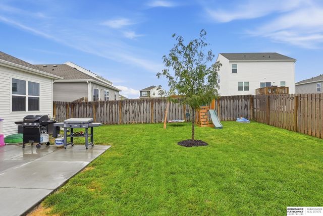 11615 Port Royal Drive, Papillion, NE 68046