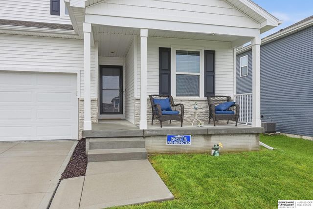 11615 Port Royal Drive, Papillion, NE 68046