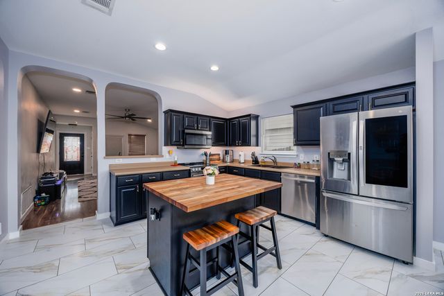 8218 Maloy Manor, San Antonio, TX 78250