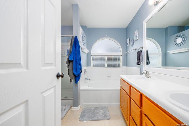 8218 Maloy Manor, San Antonio, TX 78250