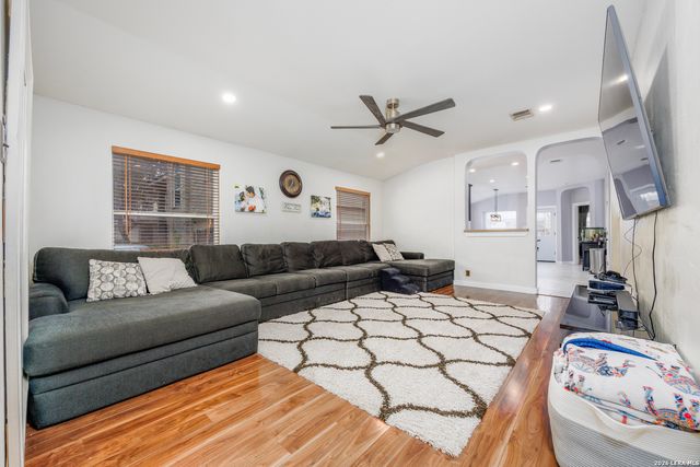 8218 Maloy Manor, San Antonio, TX 78250