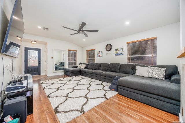 8218 Maloy Manor, San Antonio, TX 78250