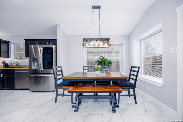 8218 Maloy Manor, San Antonio, TX 78250