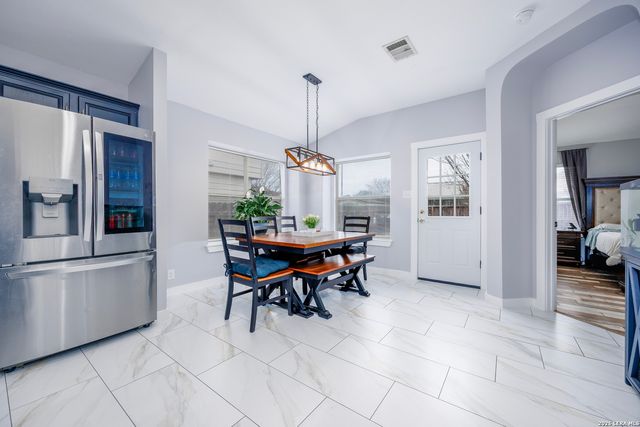 8218 Maloy Manor, San Antonio, TX 78250