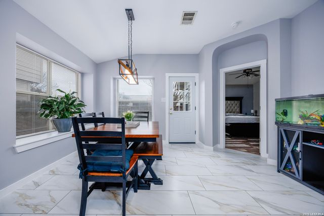 8218 Maloy Manor, San Antonio, TX 78250